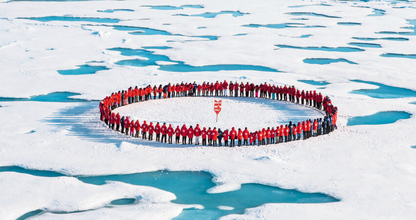 Праздничная церемония на Северном полюсе